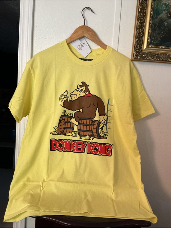 Nintendo Other - Donkey Kong Yellow Graphic Tee size L